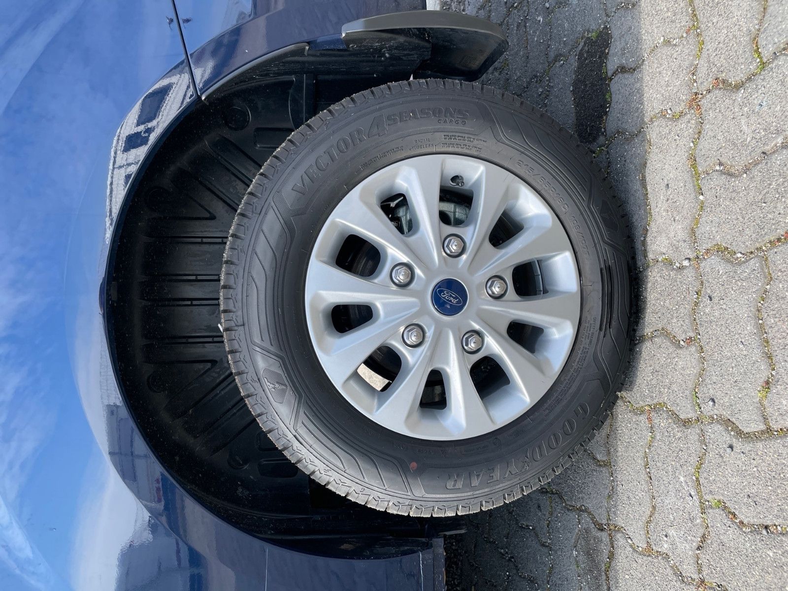 Fahrzeugabbildung Ford Nugget Trend Hochdach Lagerfahrzeug