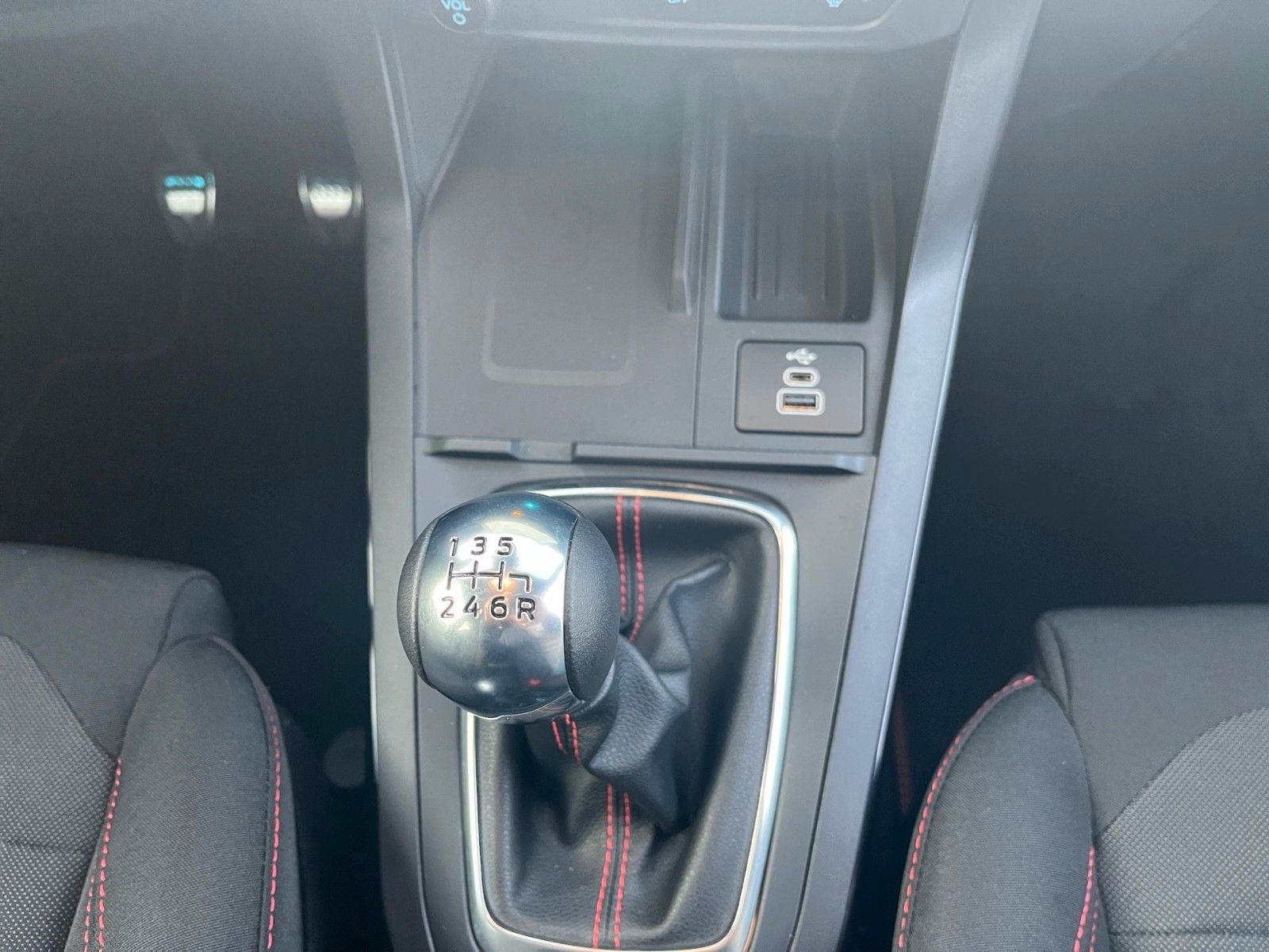 Fahrzeugabbildung Ford Puma ST-Line