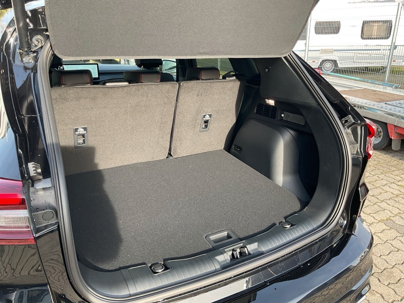 Fahrzeugabbildung Ford Kuga 2.5 PHEV ST-Line X+Panorama+el.AHK+Matrix+.