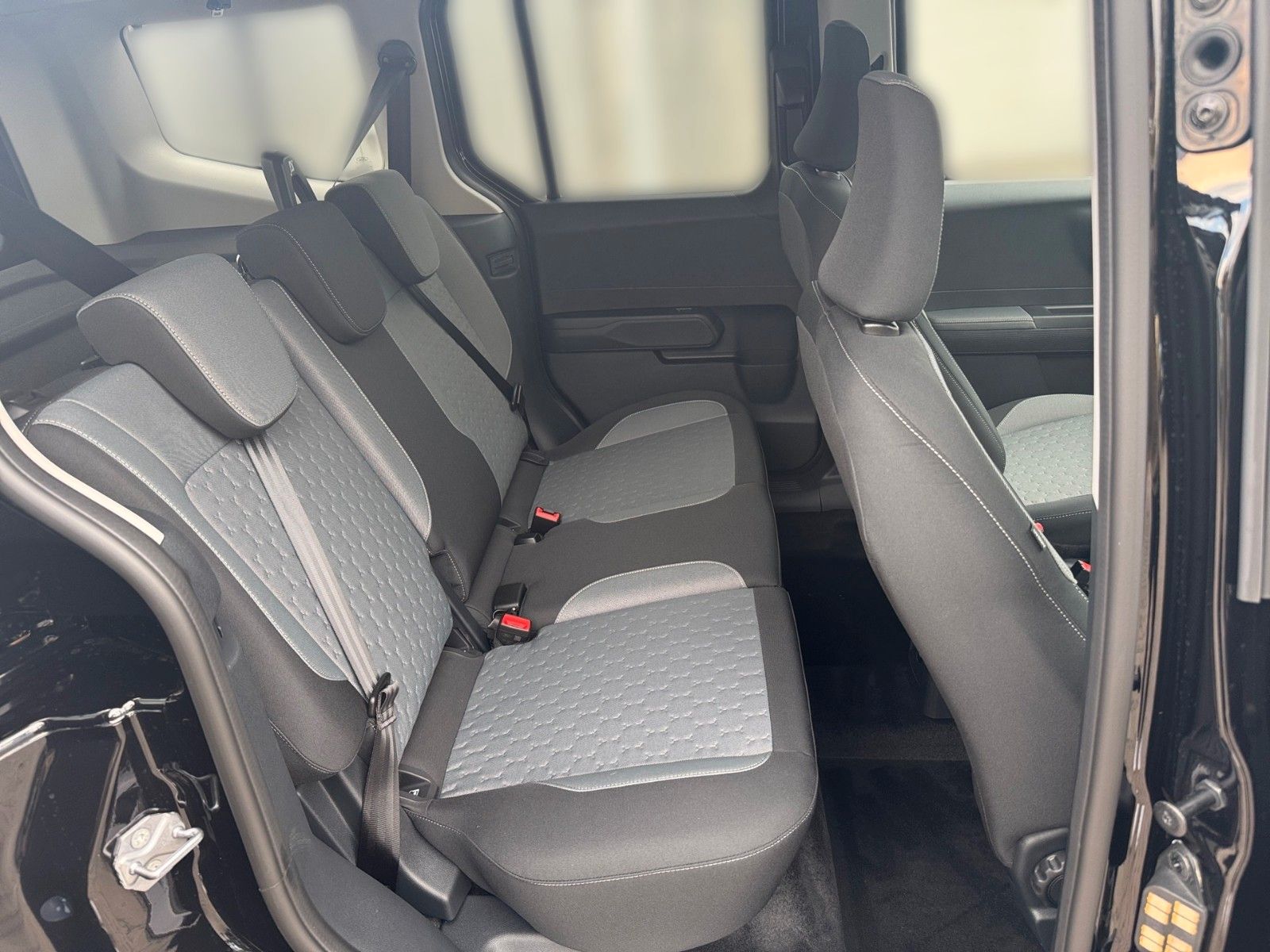 Fahrzeugabbildung Ford Tourneo Courier Titanium+Kamera+Navi+LED+...