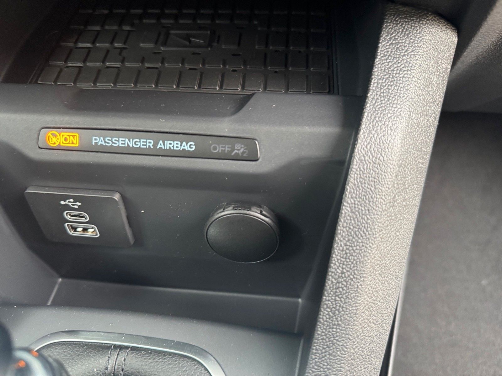 Fahrzeugabbildung Ford Tourneo Courier Titanium+Kamera+Navi+LED+...