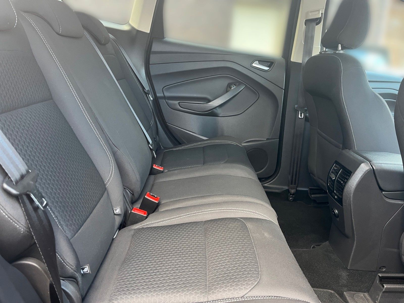 Fahrzeugabbildung Ford Kuga 1.5 EcoBoost Cool&Connect+Navi+Park-Assist.