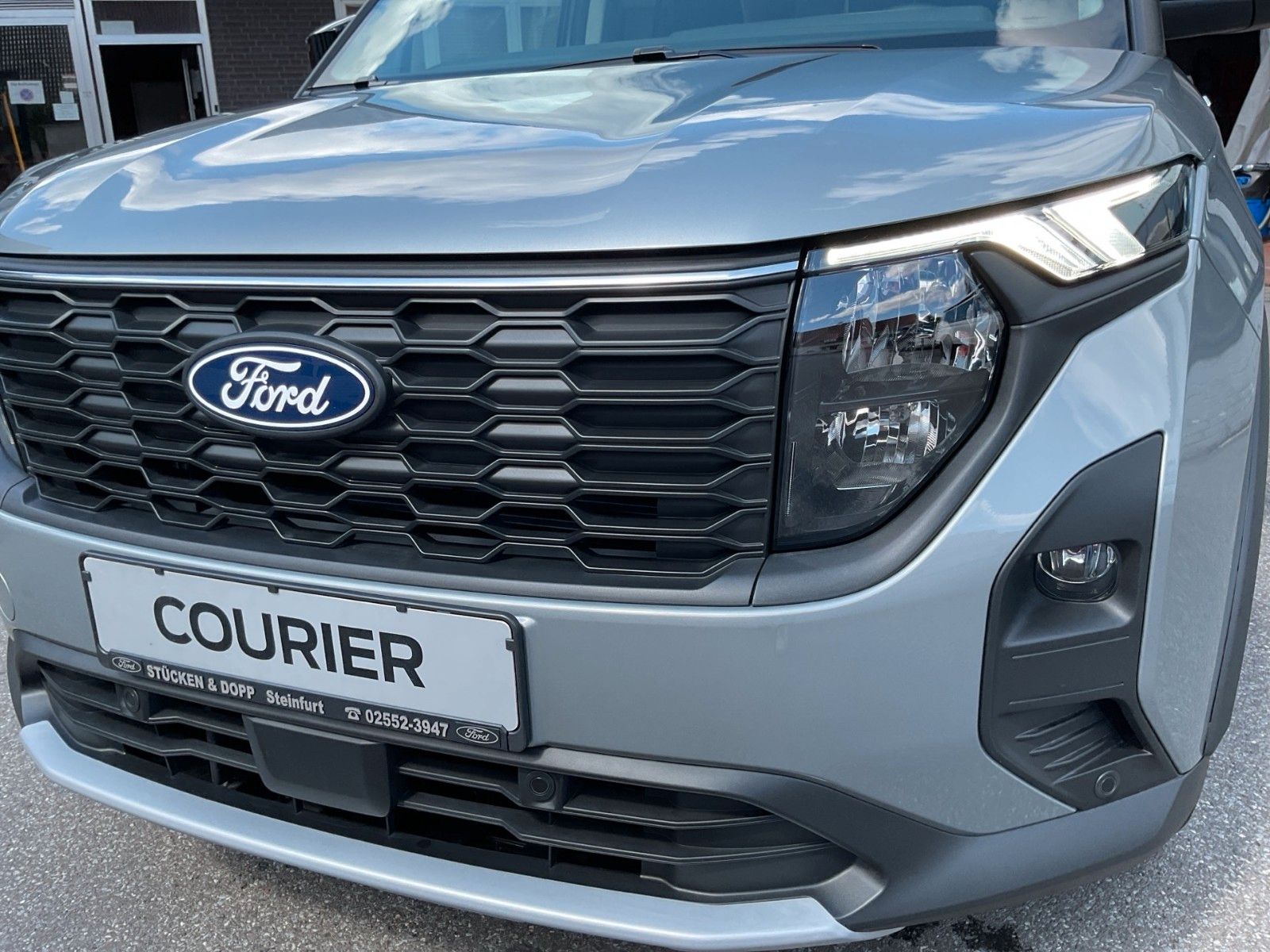 Fahrzeugabbildung Ford Tourneo Courier Active Aut. ACC+Kamera+LED+...