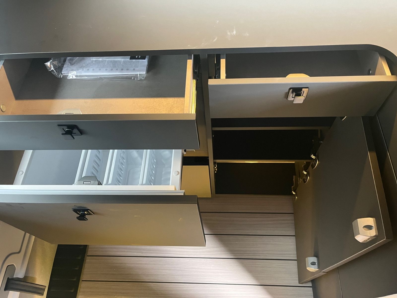 Fahrzeugabbildung Ford Nugget Plus Active V710