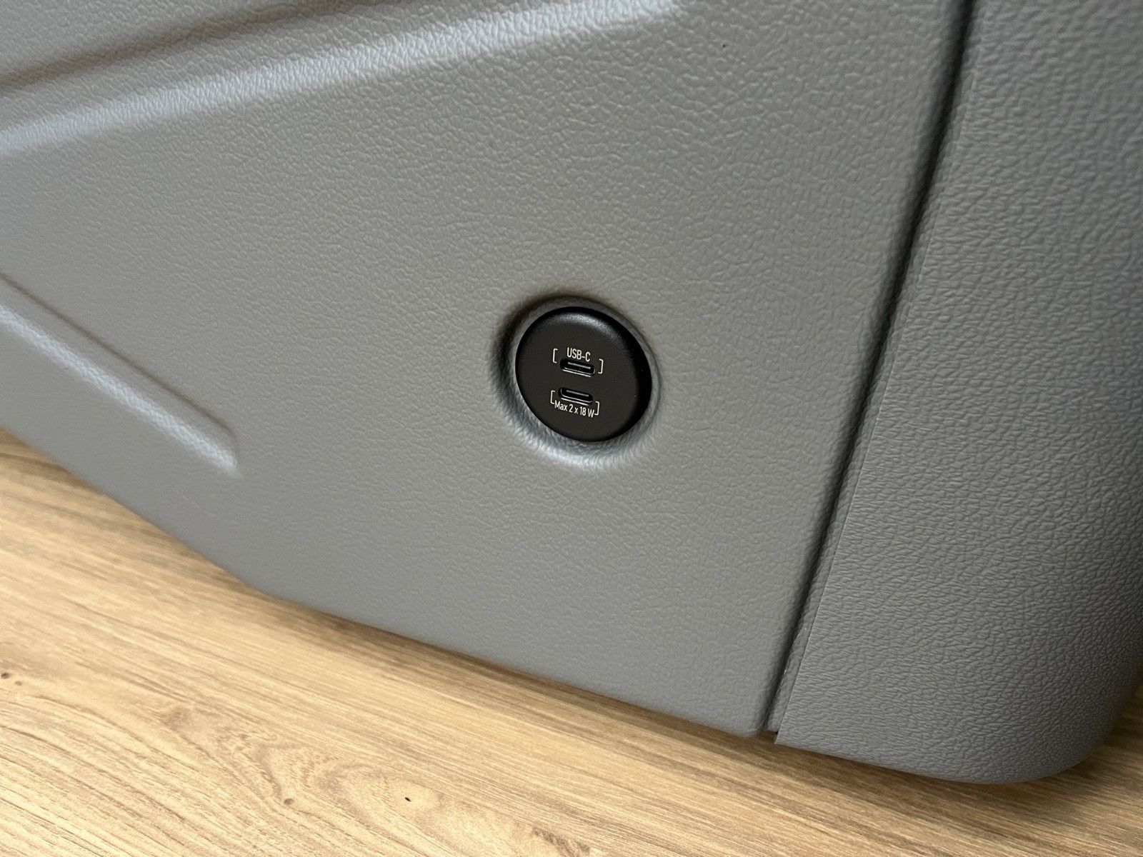 Fahrzeugabbildung Ford Nugget Titanium AD V710