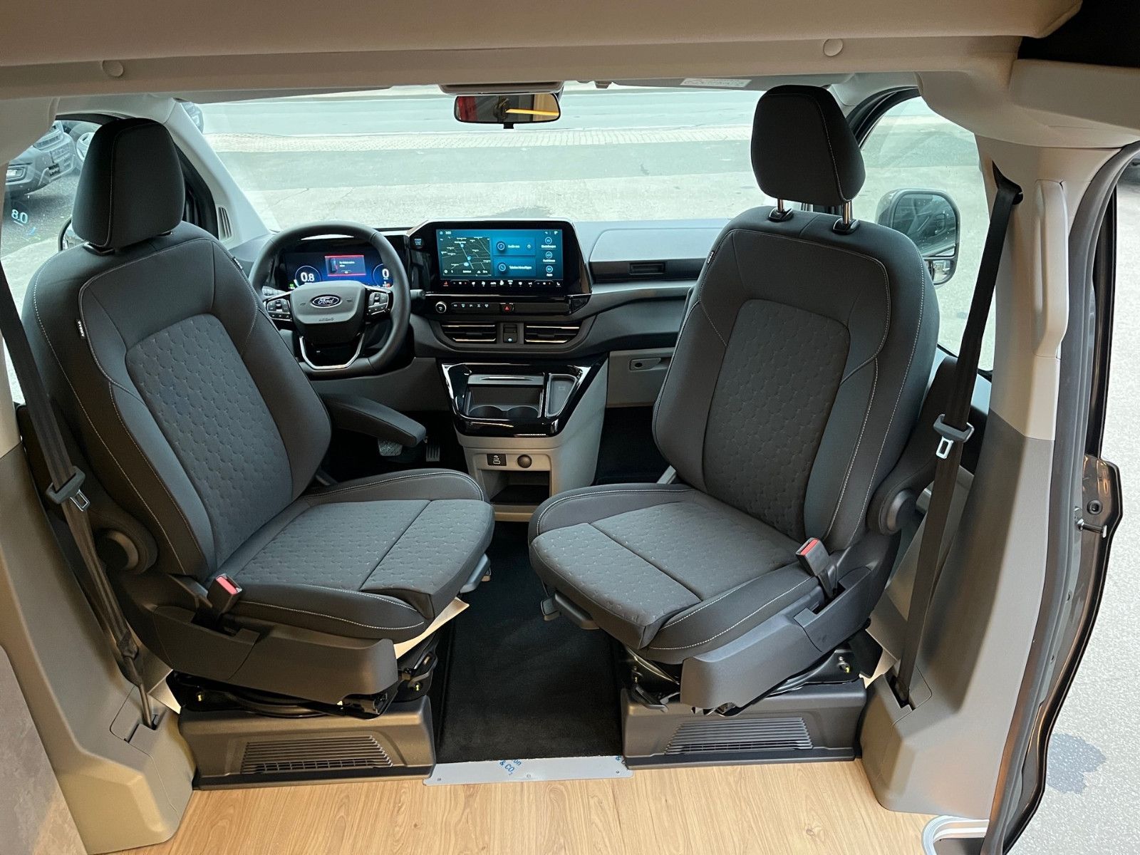 Fahrzeugabbildung Ford Nugget Titanium AD V710