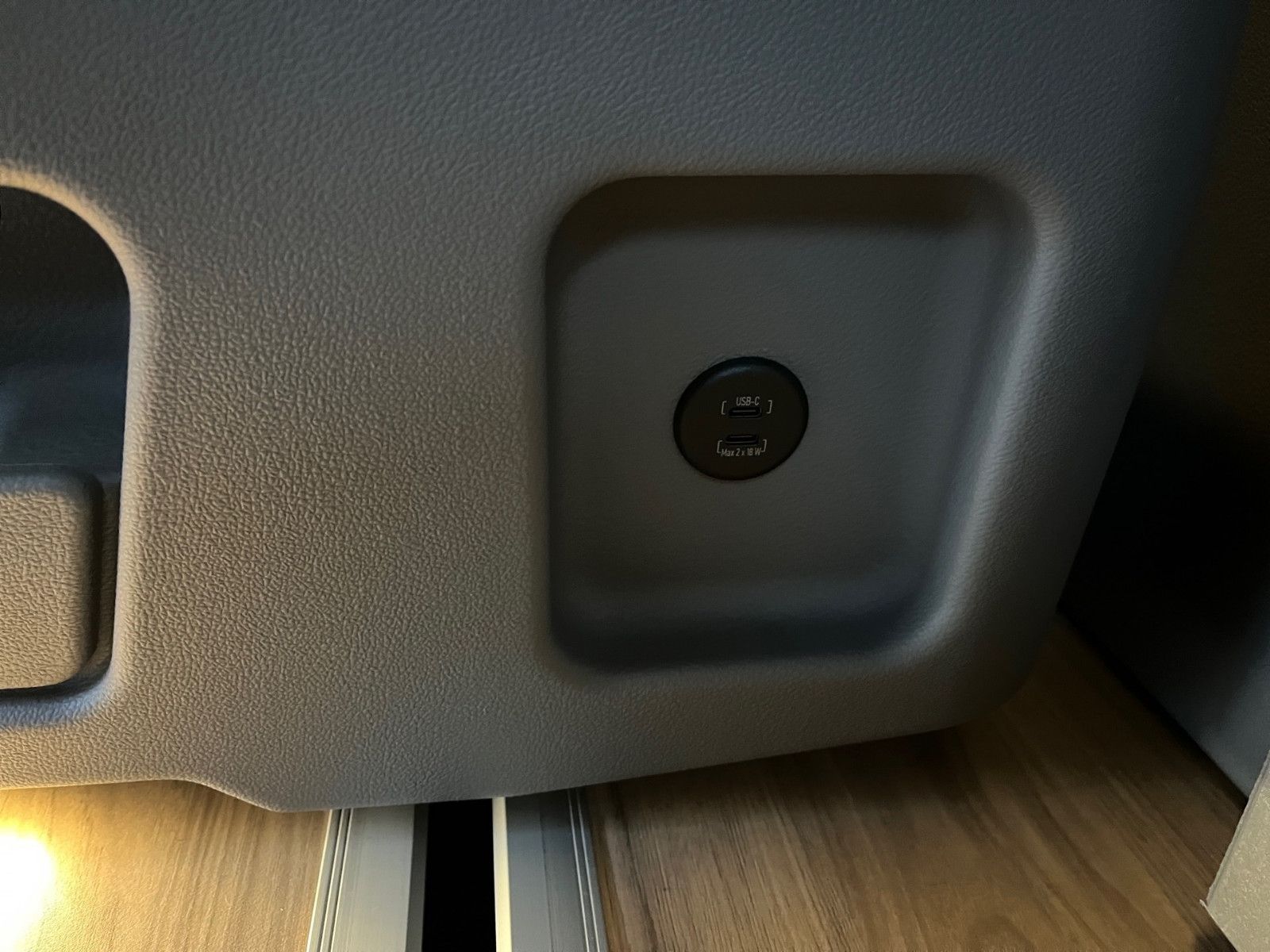 Fahrzeugabbildung Ford Nugget Titanium AD V710