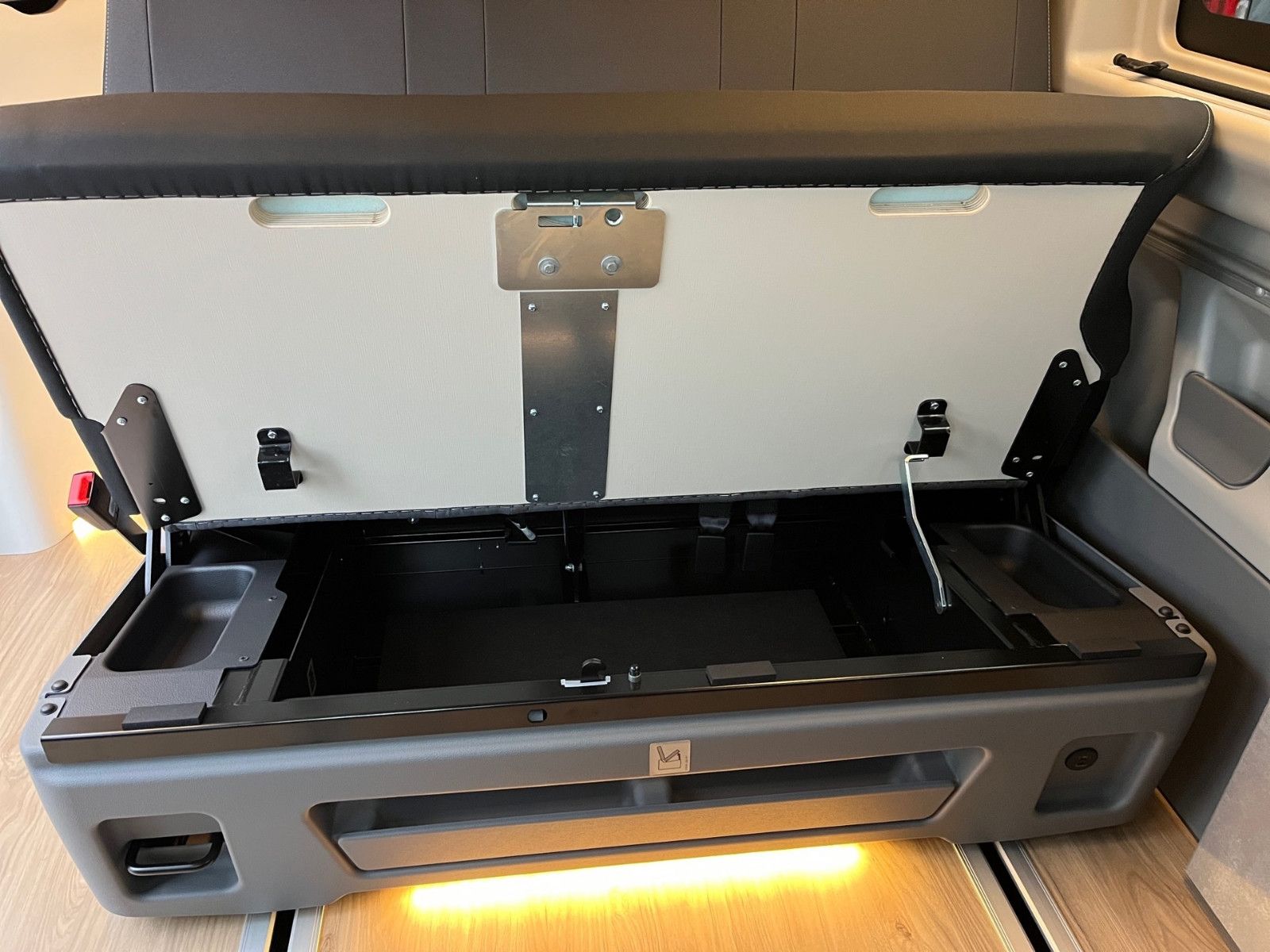 Fahrzeugabbildung Ford Nugget Titanium AD V710