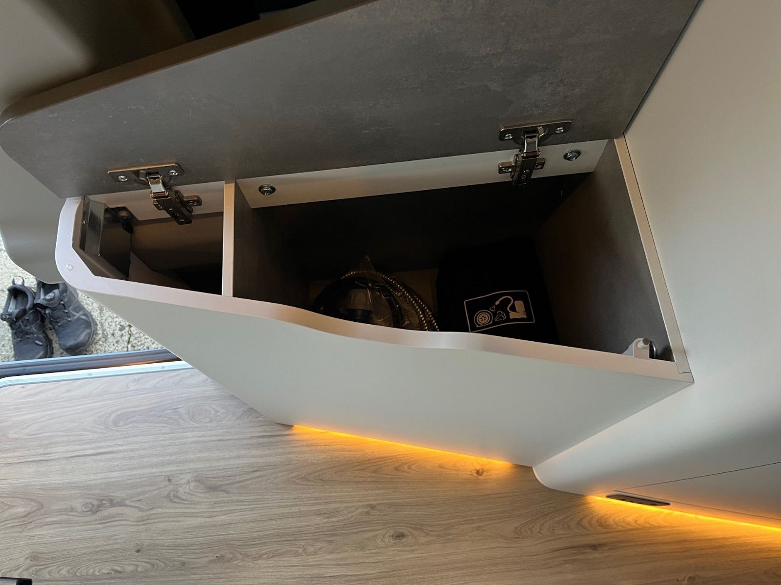 Fahrzeugabbildung Ford Nugget Titanium AD V710