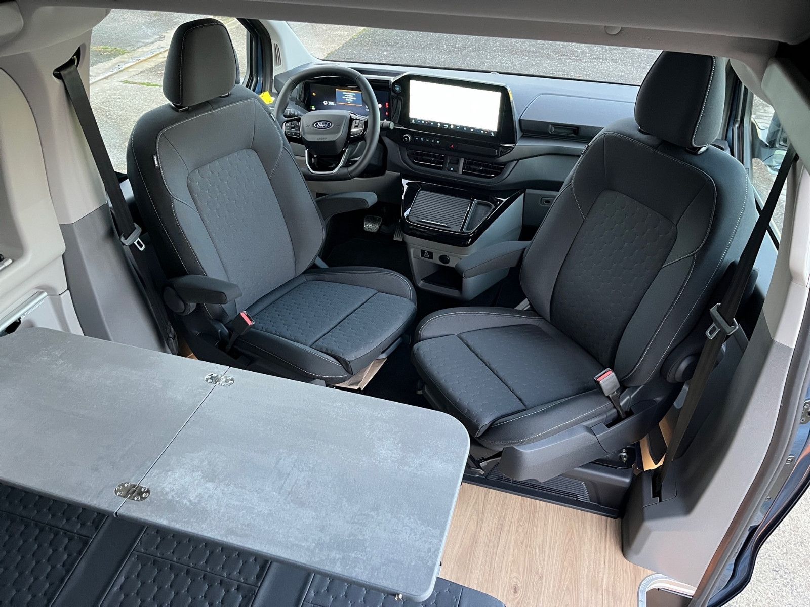 Fahrzeugabbildung Ford Nugget Titanium AD V710