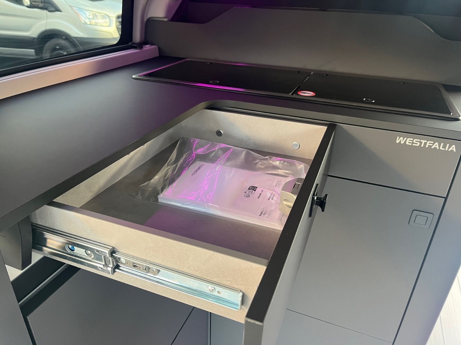 Fahrzeugabbildung Ford Nugget Active AD V710