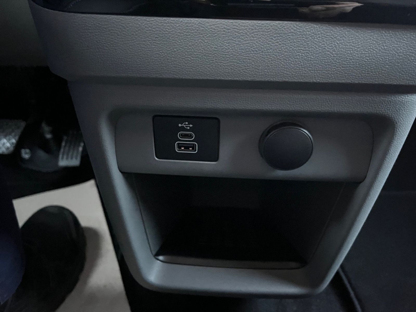 Fahrzeugabbildung Ford Nugget Active AD V710