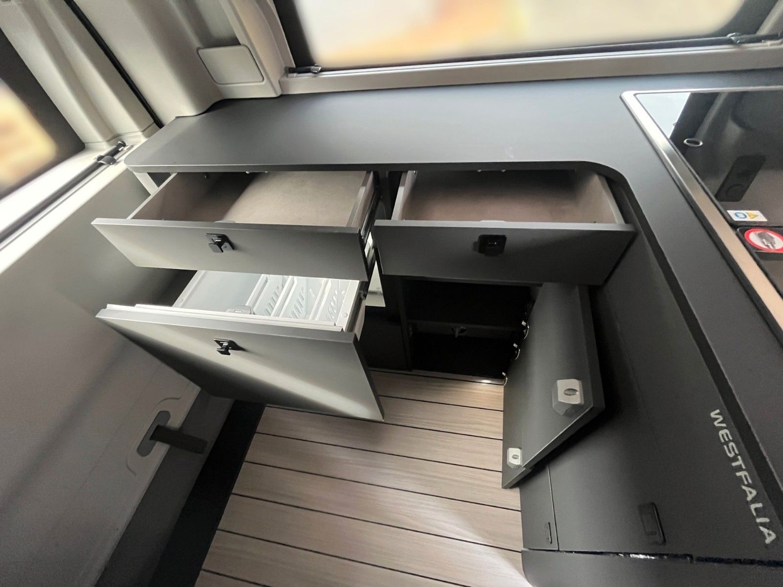 Fahrzeugabbildung Ford Nugget Plus Active V710 0,99% Finanzierung