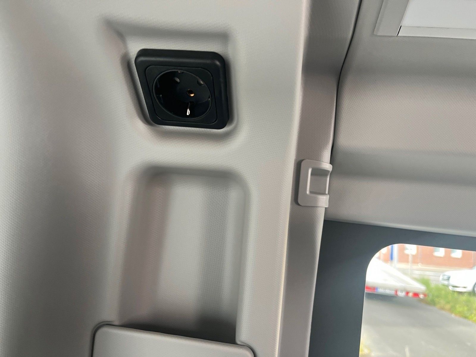 Fahrzeugabbildung Ford Nugget Plus Active V710 0,99% Finanzierung