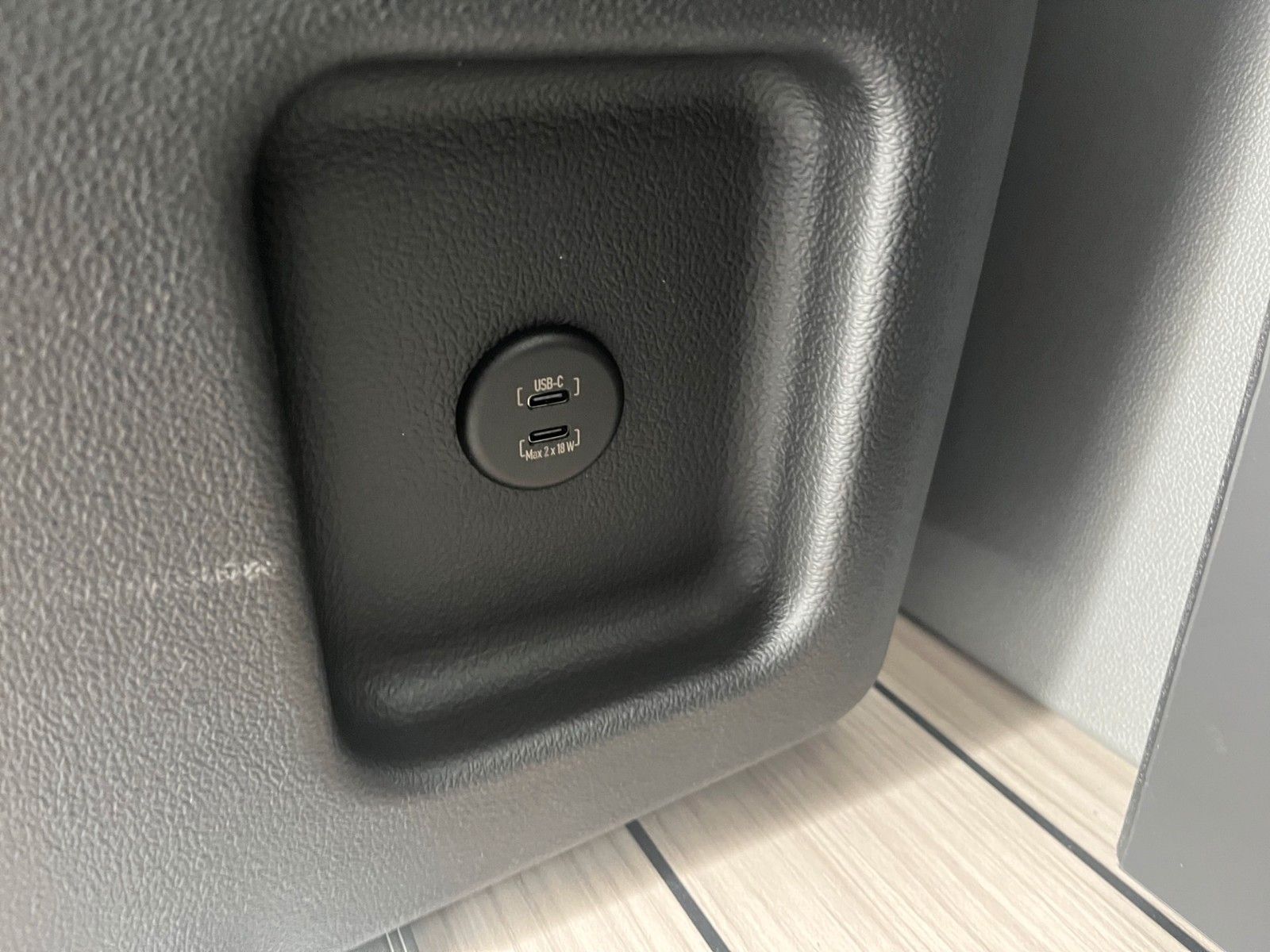 Fahrzeugabbildung Ford Nugget Plus Active V710 0,99% Finanzierung