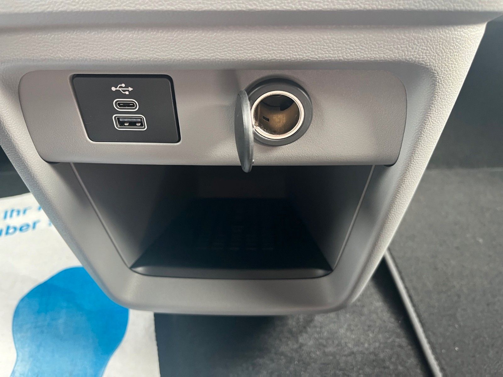 Fahrzeugabbildung Ford Nugget Plus Active V710 0,99% Finanzierung