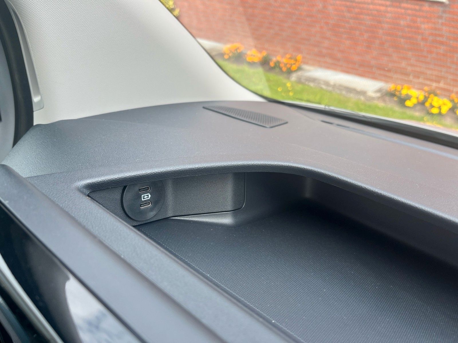 Fahrzeugabbildung Ford Nugget Plus Active V710 0,99% Finanzierung