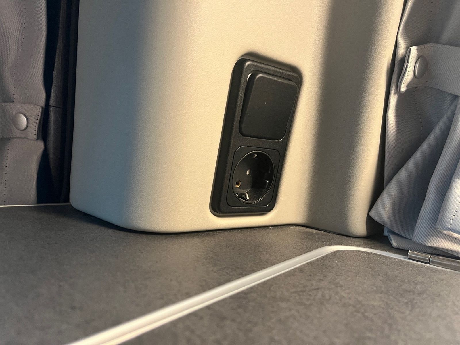 Fahrzeugabbildung Ford Nugget AD Automatik TOP ZUSTAND