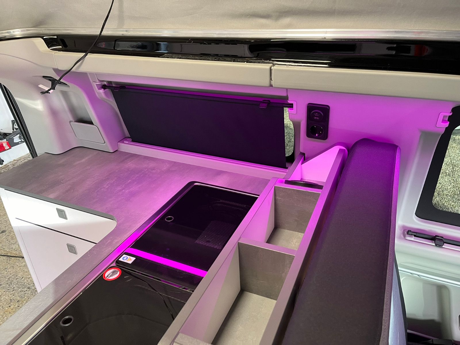 Fahrzeugabbildung Ford Nugget AD Titanium V710 0,99% Finanzierung