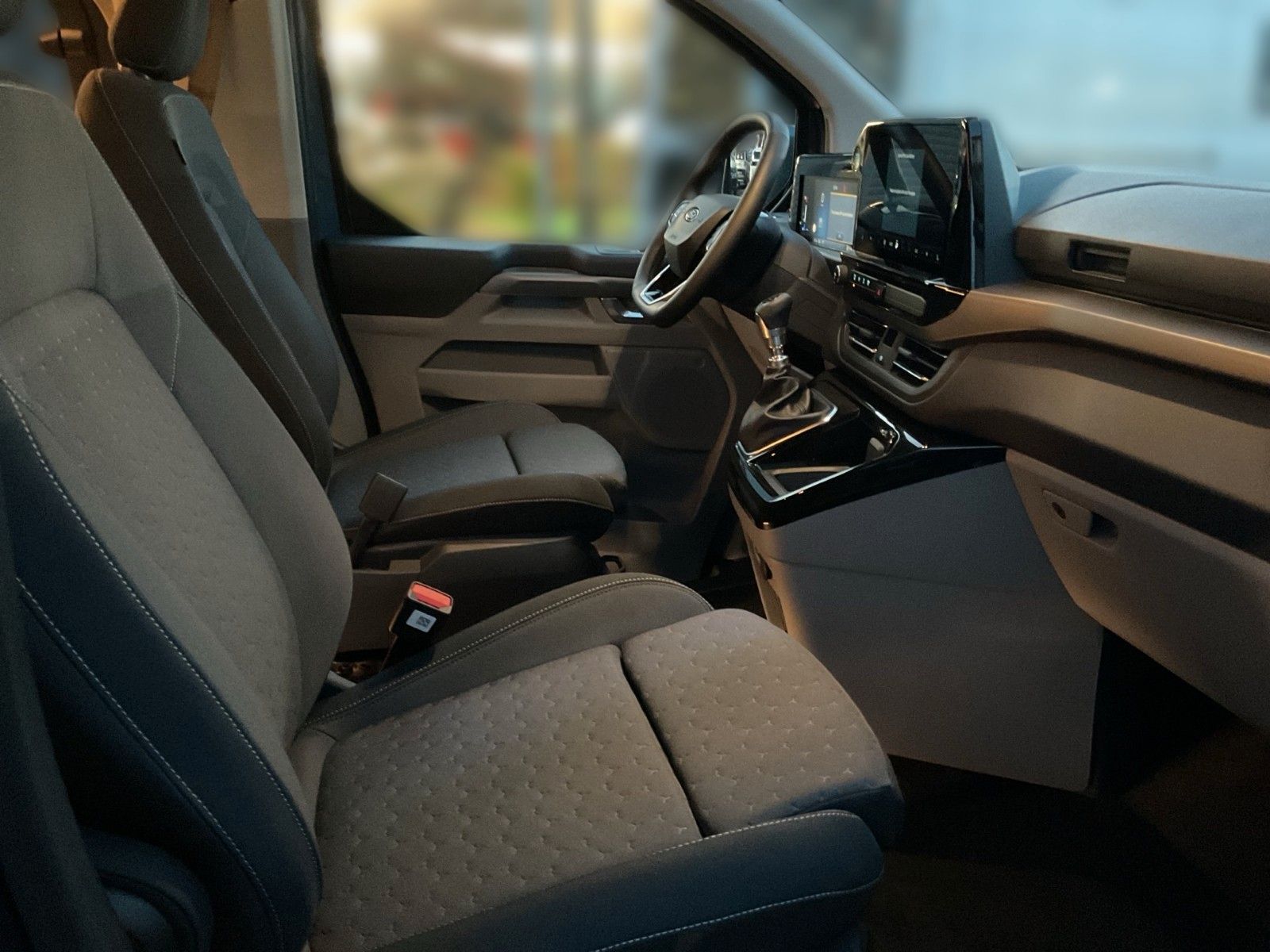 Fahrzeugabbildung Ford Nugget Titanium 0,99% Finanzierung