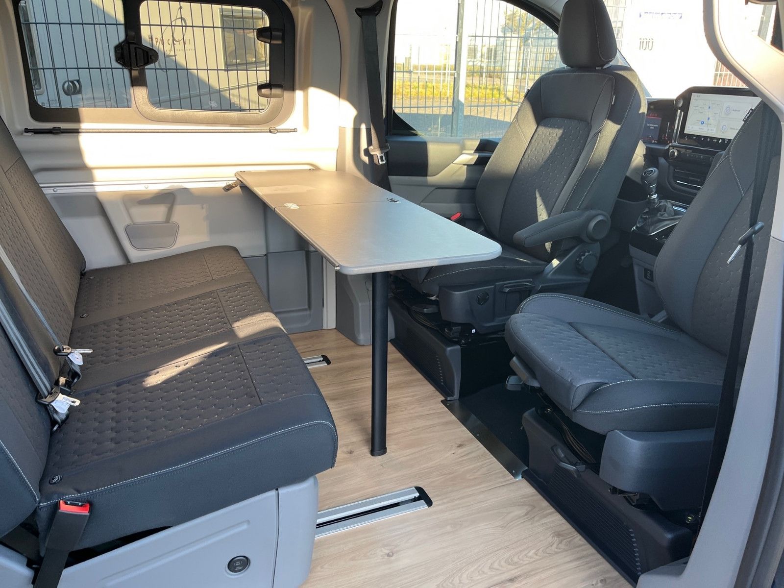 Fahrzeugabbildung Ford Nugget Titanium 0,99% Finanzierung