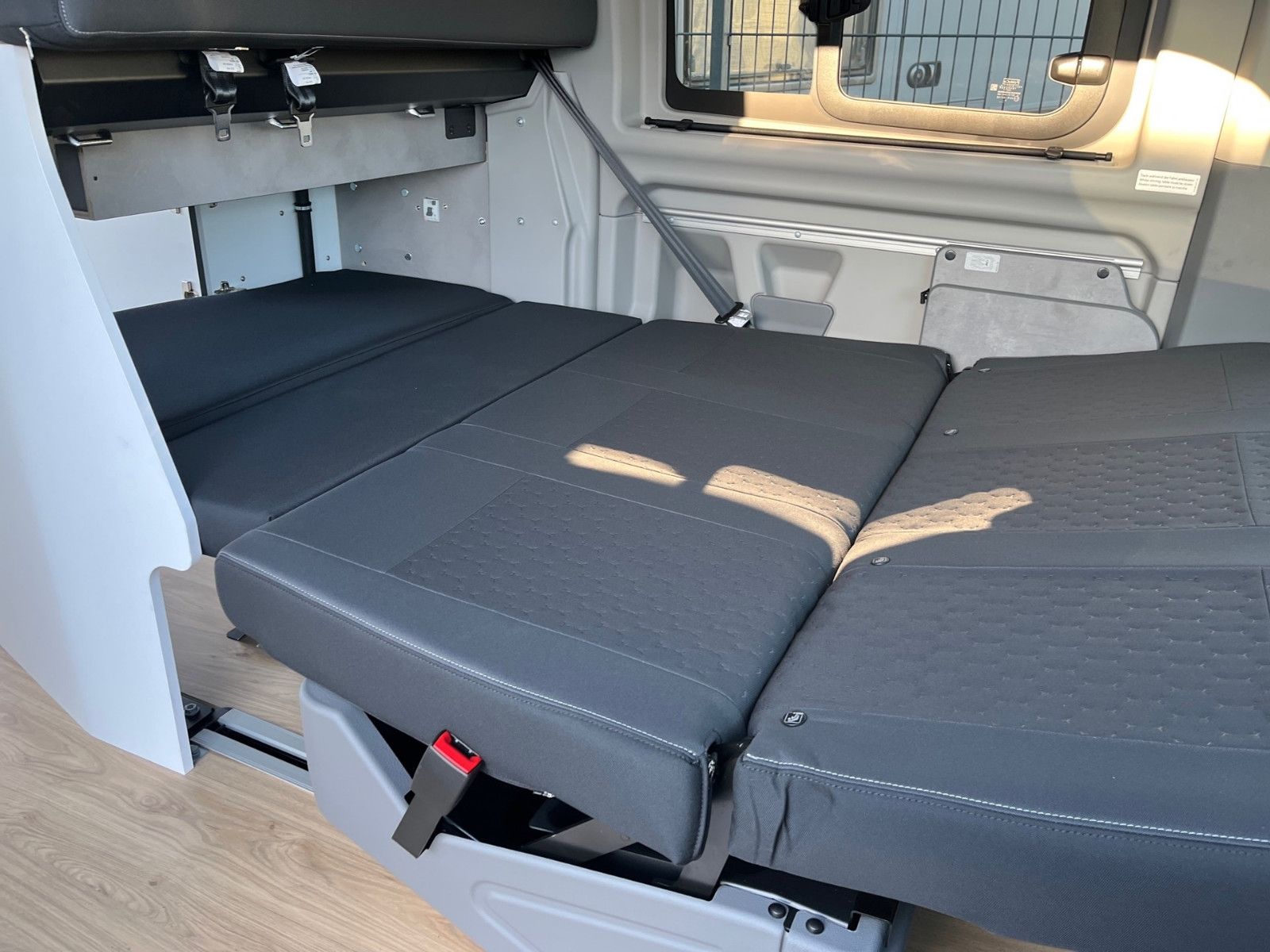 Fahrzeugabbildung Ford Nugget Titanium 0,99% Finanzierung