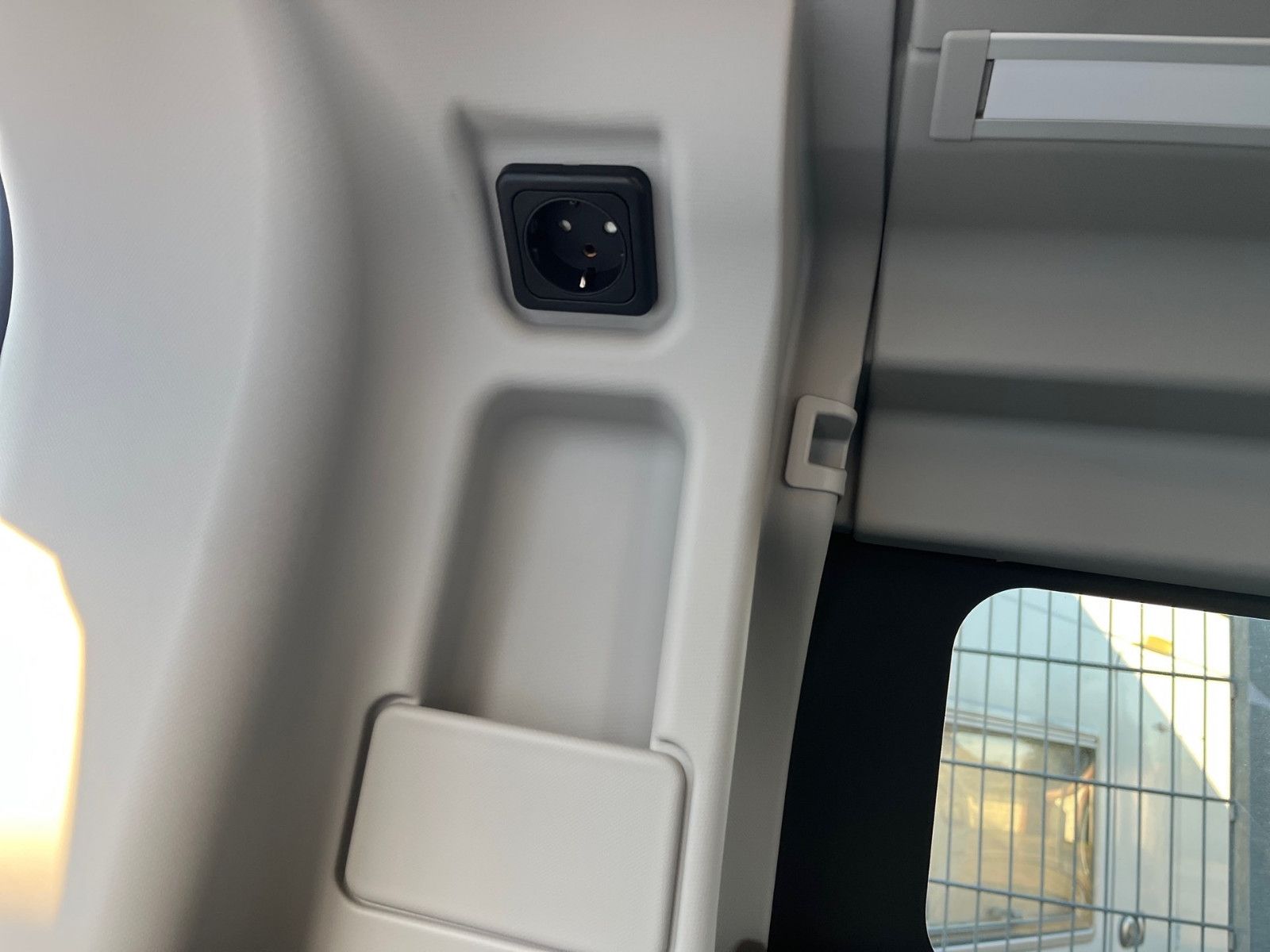 Fahrzeugabbildung Ford Nugget Titanium 0,99% Finanzierung