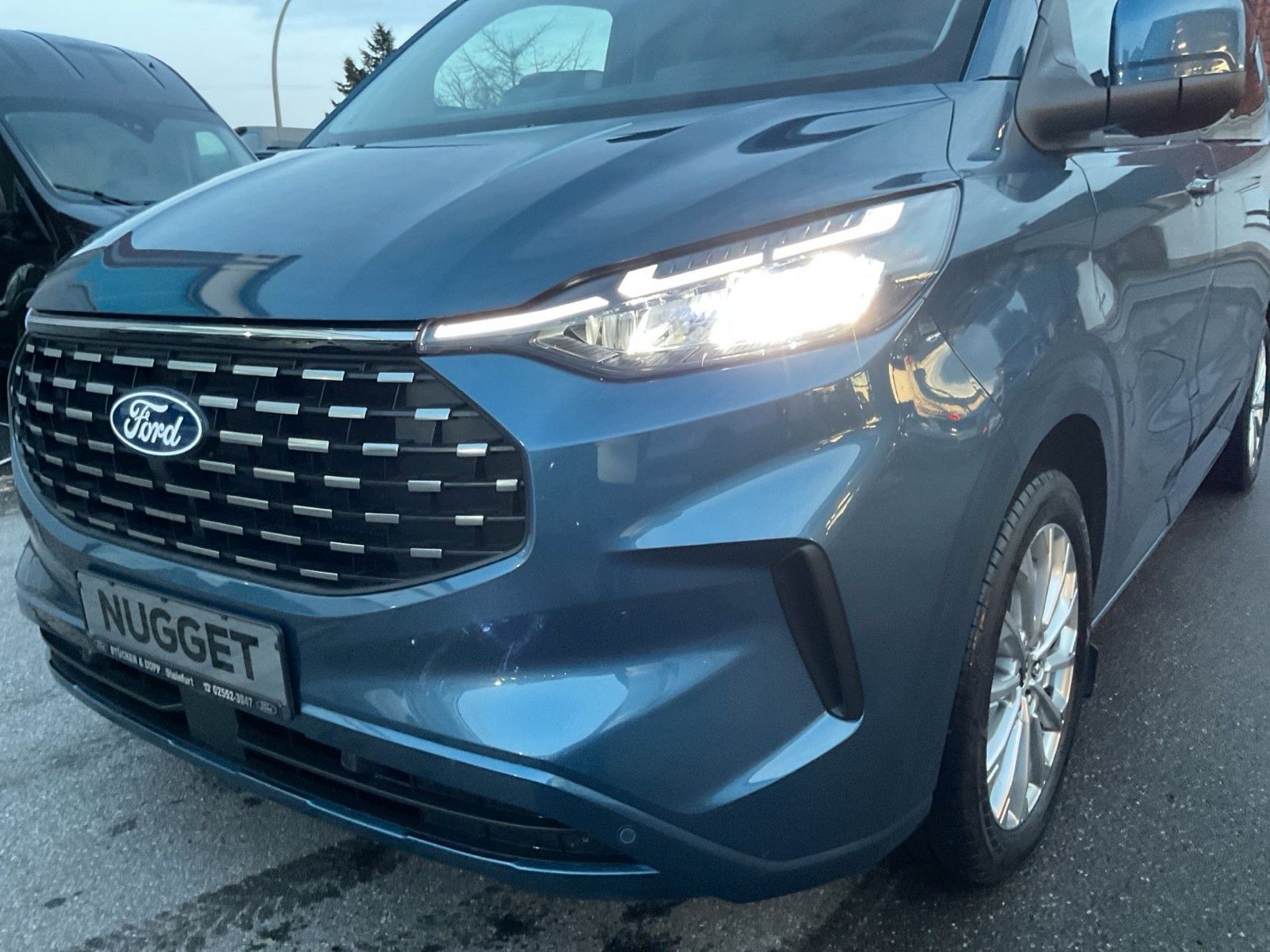 Fahrzeugabbildung Ford Nugget Titanium 0,99% Finanzierung