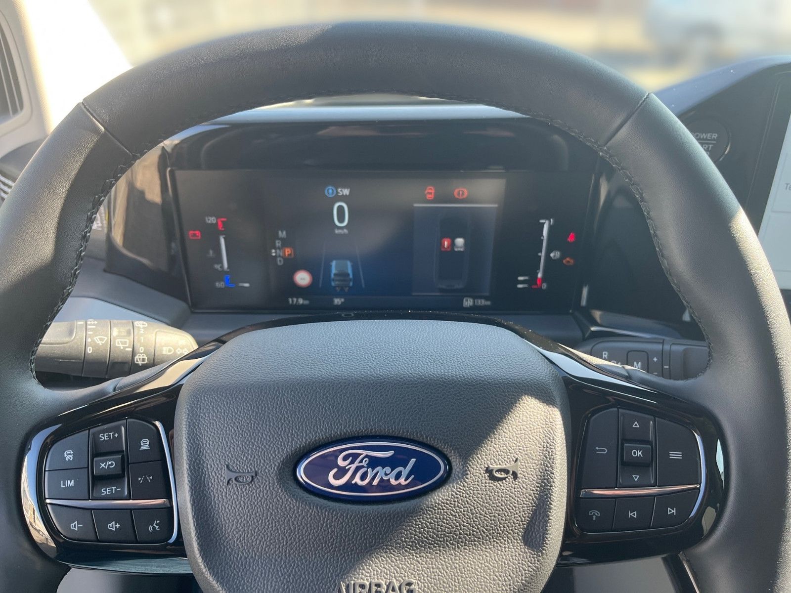 Fahrzeugabbildung Ford Nugget Titanium 0,99% Finanzierung