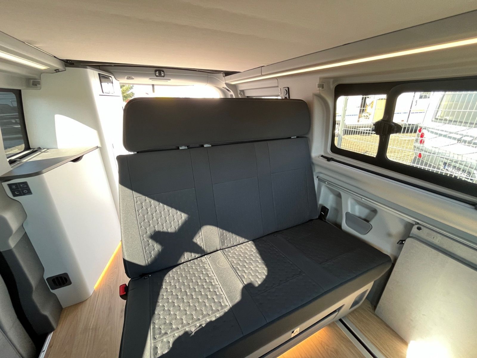 Fahrzeugabbildung Ford Nugget Titanium 0,99% Finanzierung