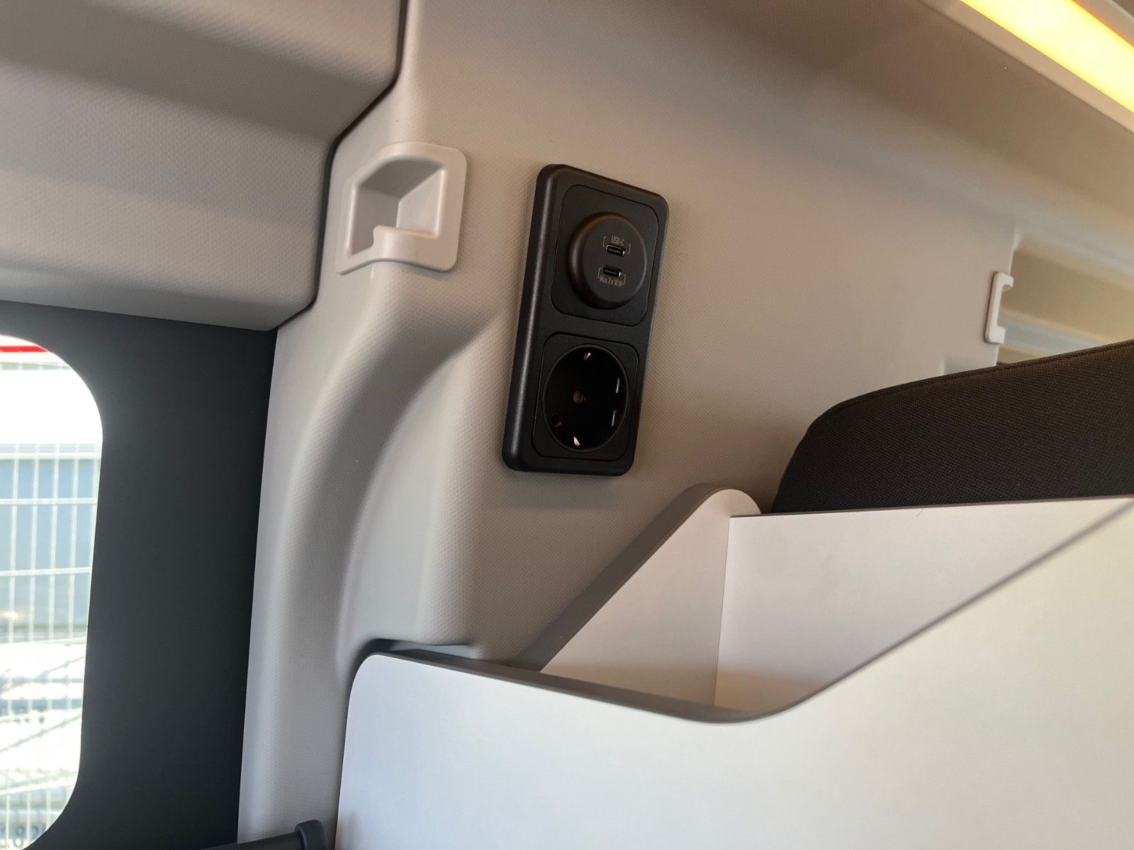 Fahrzeugabbildung Ford Nugget Titanium 0,99% Finanzierung