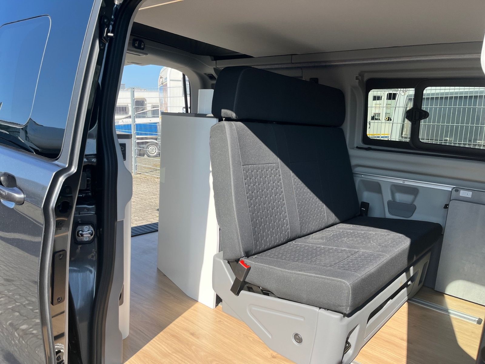 Fahrzeugabbildung Ford Nugget Titanium 0,99% Finanzierung