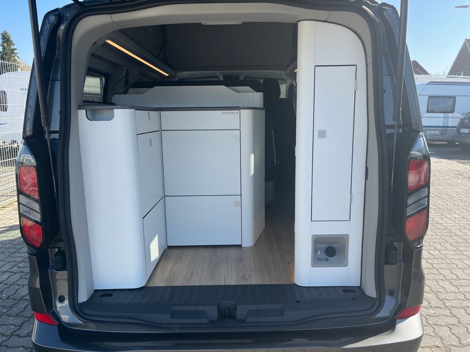 Fahrzeugabbildung Ford Nugget Titanium 0,99% Finanzierung