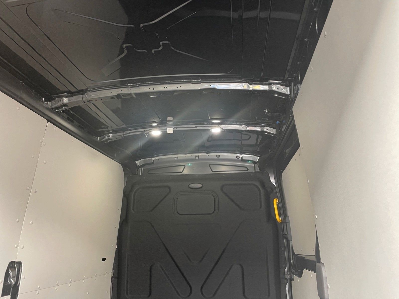 Fahrzeugabbildung Ford Transit 350L3H2 Trend Allrad+AHK+Rückfahrkamera+