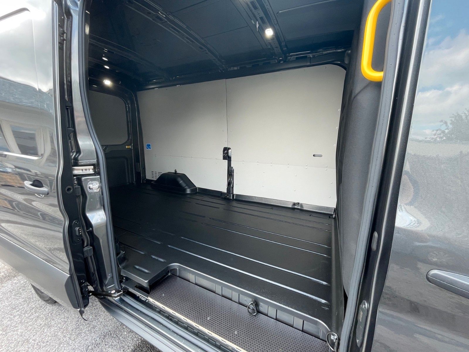 Fahrzeugabbildung Ford Transit 350L3H2 Trend Allrad+AHK+Rückfahrkamera+
