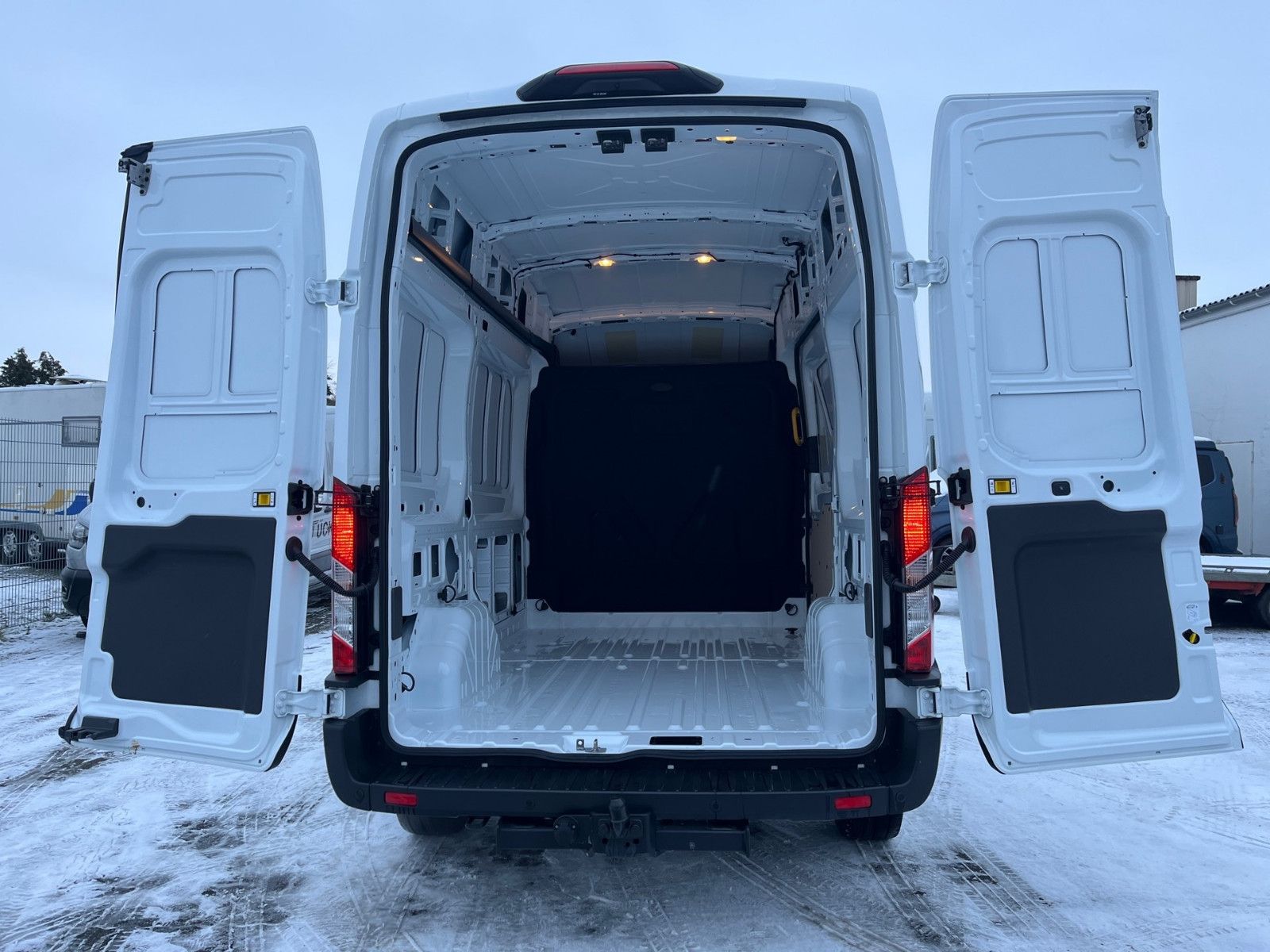 Fahrzeugabbildung Ford Transit Trend L2H3 Beifahrer Einzelsitz