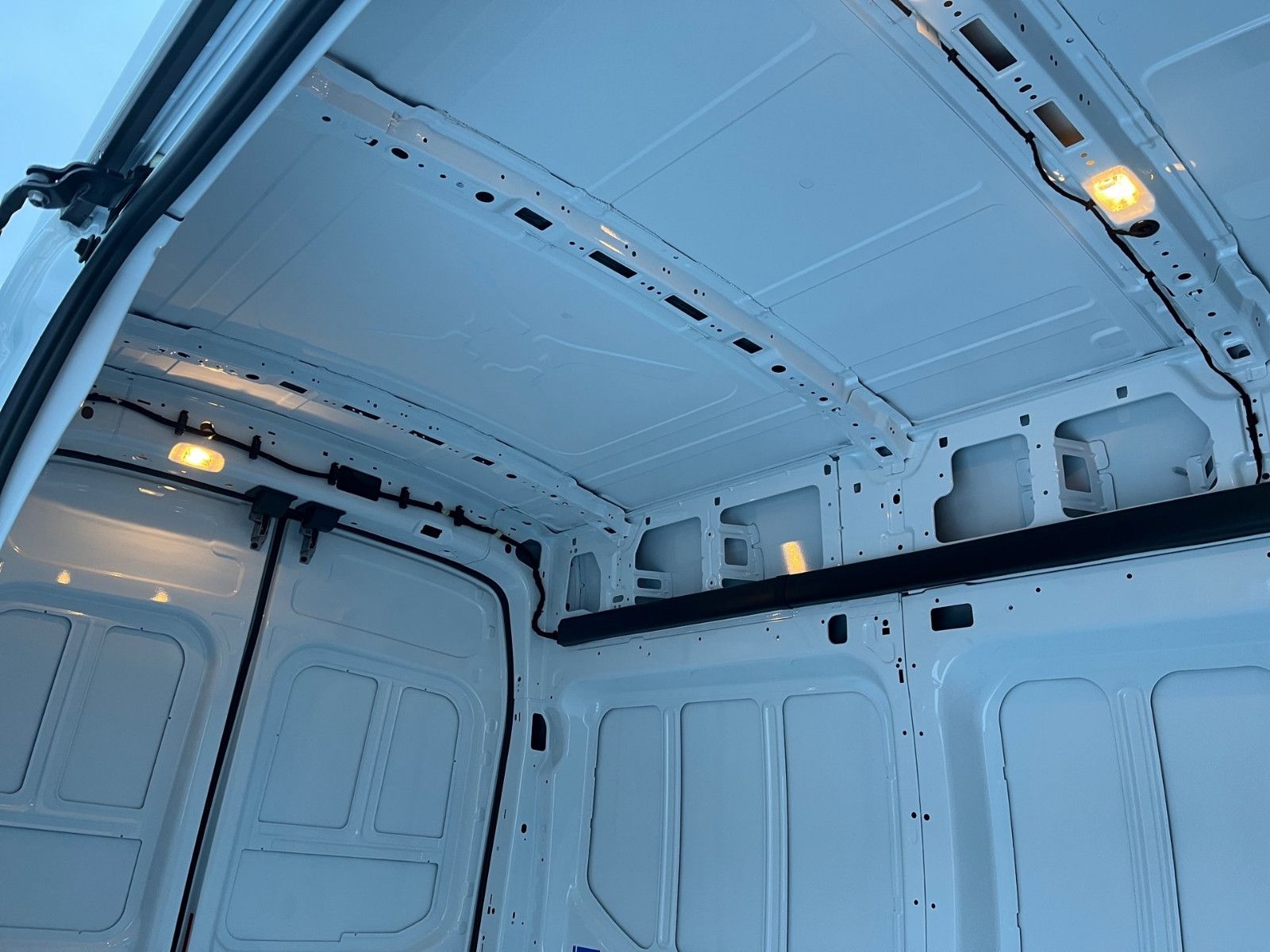 Fahrzeugabbildung Ford Transit Trend L2H3 Beifahrer Einzelsitz