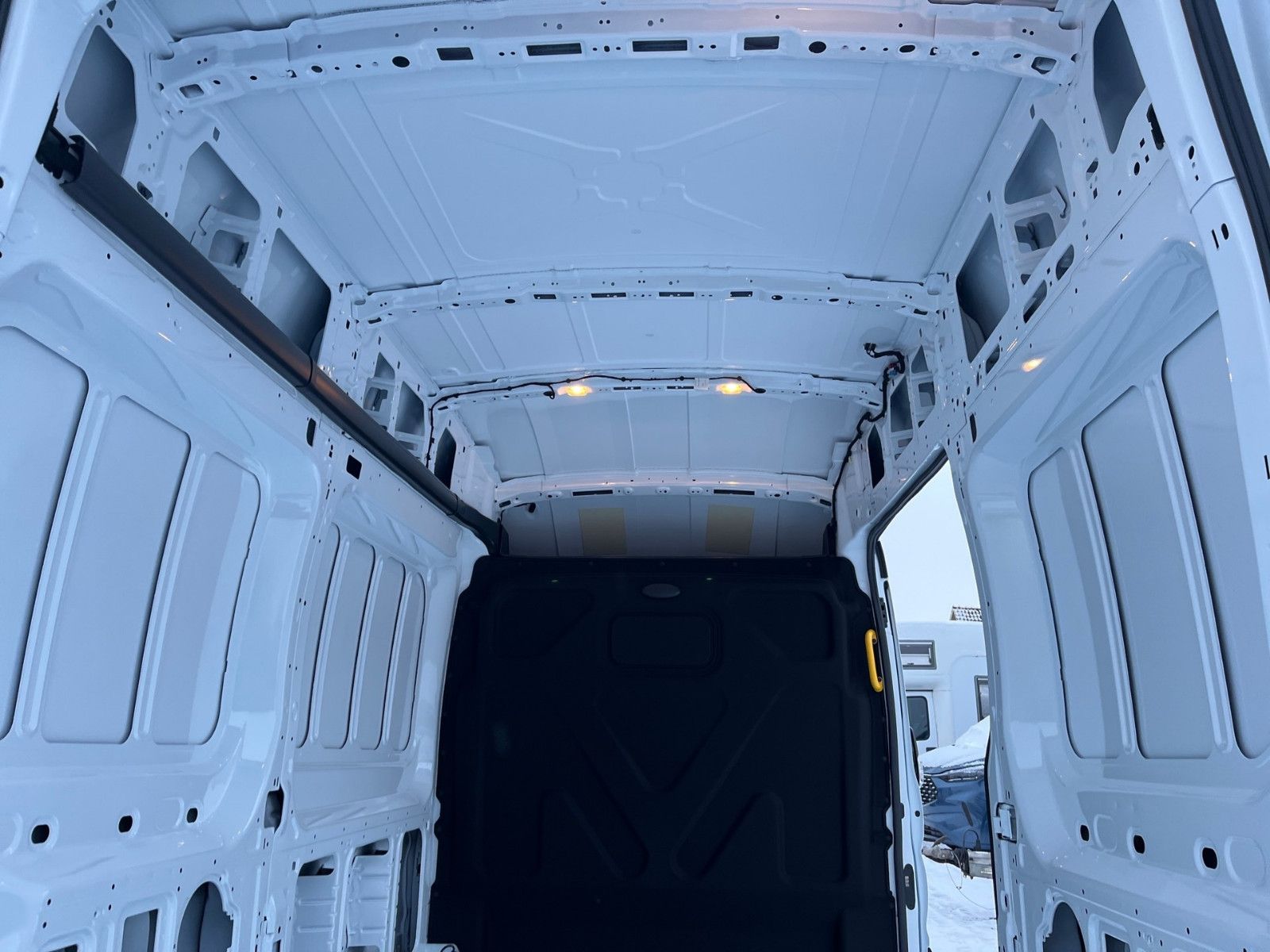 Fahrzeugabbildung Ford Transit Trend L2H3 Beifahrer Einzelsitz