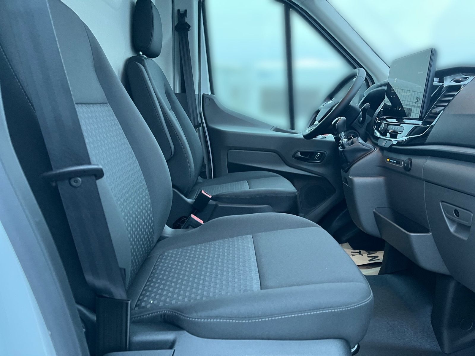 Fahrzeugabbildung Ford Transit Trend L2H3 Beifahrer Einzelsitz