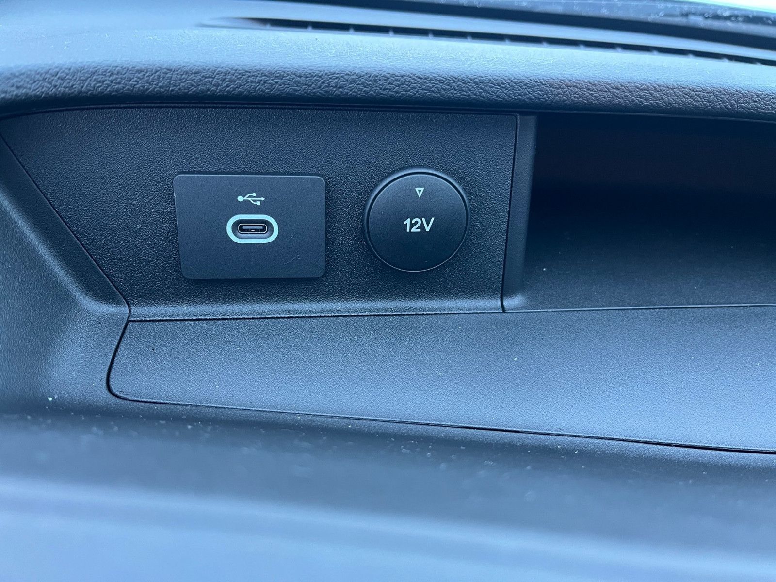 Fahrzeugabbildung Ford Transit Trend L2H3 Beifahrer Einzelsitz