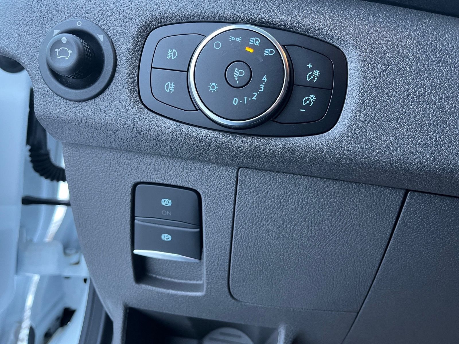 Fahrzeugabbildung Ford Transit Trend L2H3 Beifahrer Einzelsitz