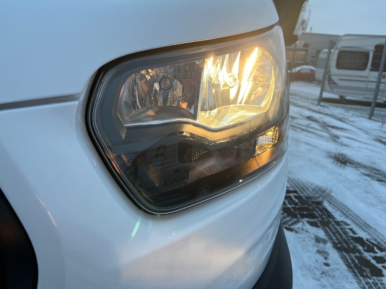 Fahrzeugabbildung Ford Transit Trend L2H3 Beifahrer Einzelsitz