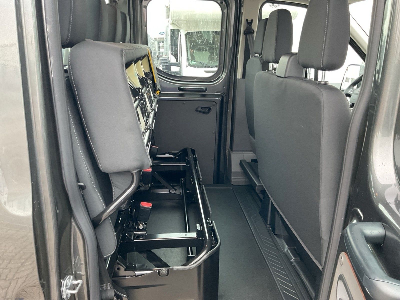 Fahrzeugabbildung Ford Transit Fahrgestell L3 Doppelkabine Trend