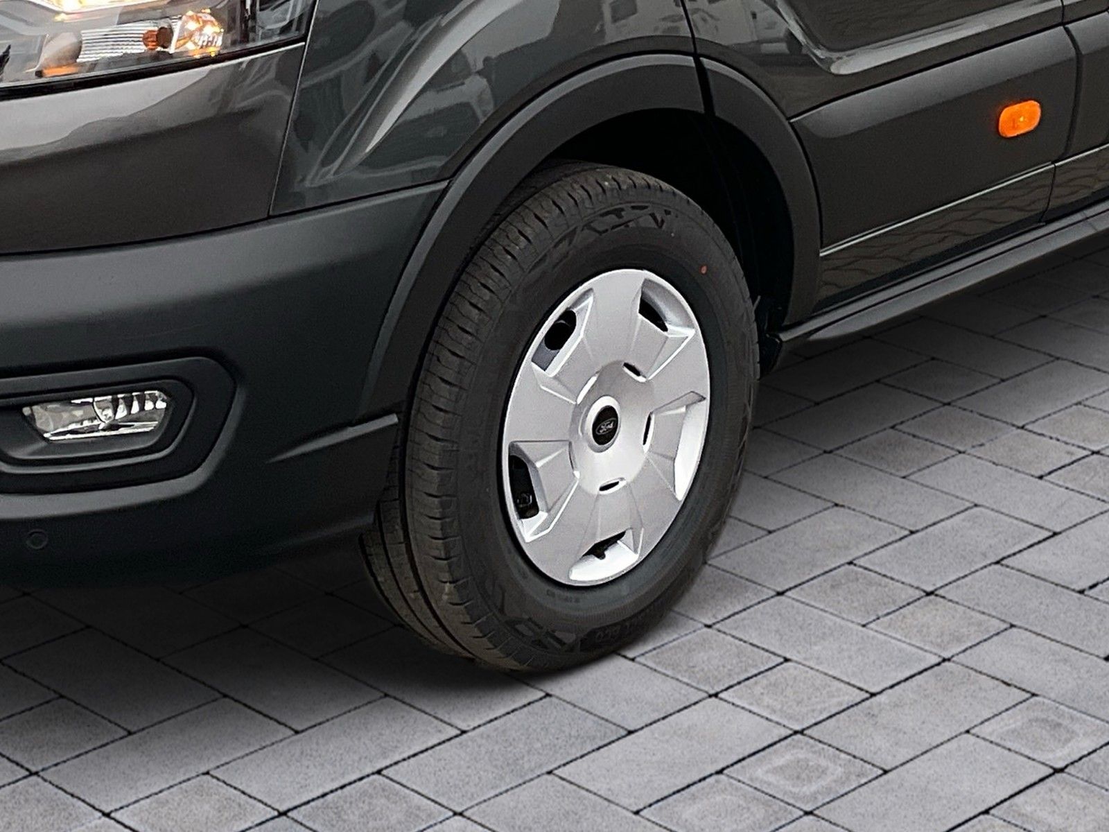 Fahrzeugabbildung Ford Transit Fahrgestell L3 Doppelkabine Trend