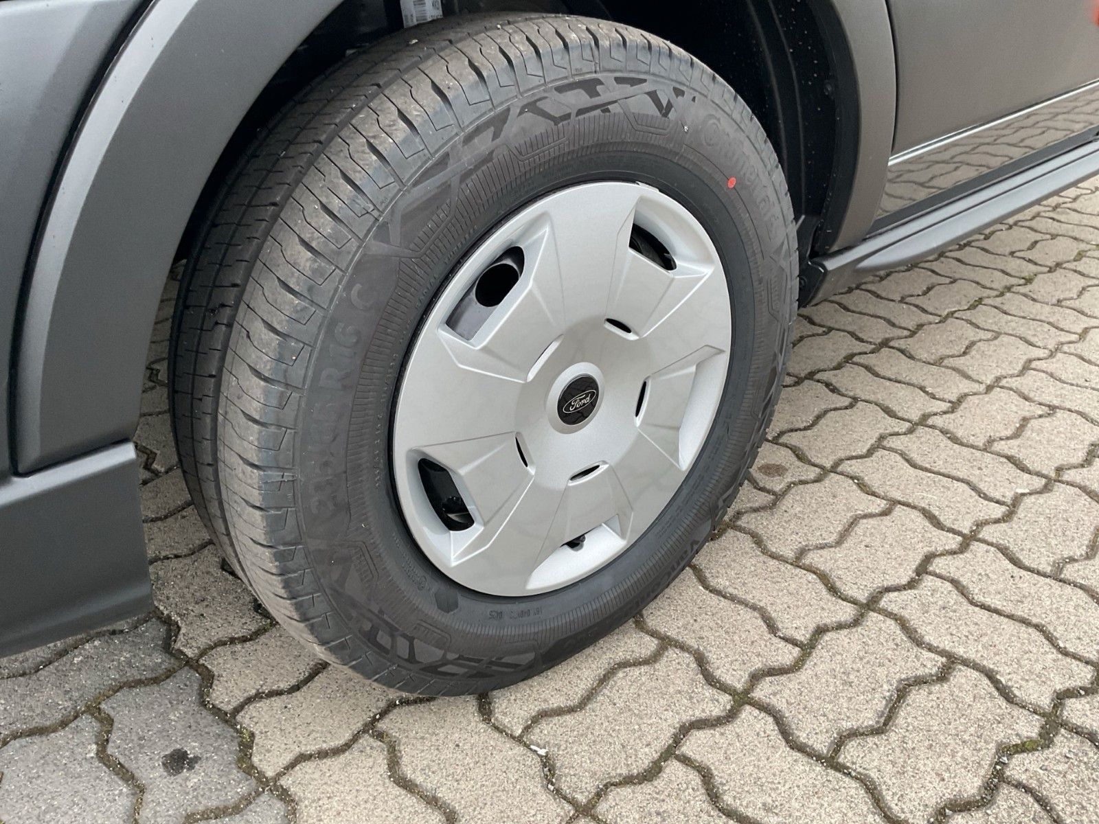 Fahrzeugabbildung Ford Transit Fahrgestell L3 Doppelkabine Trend