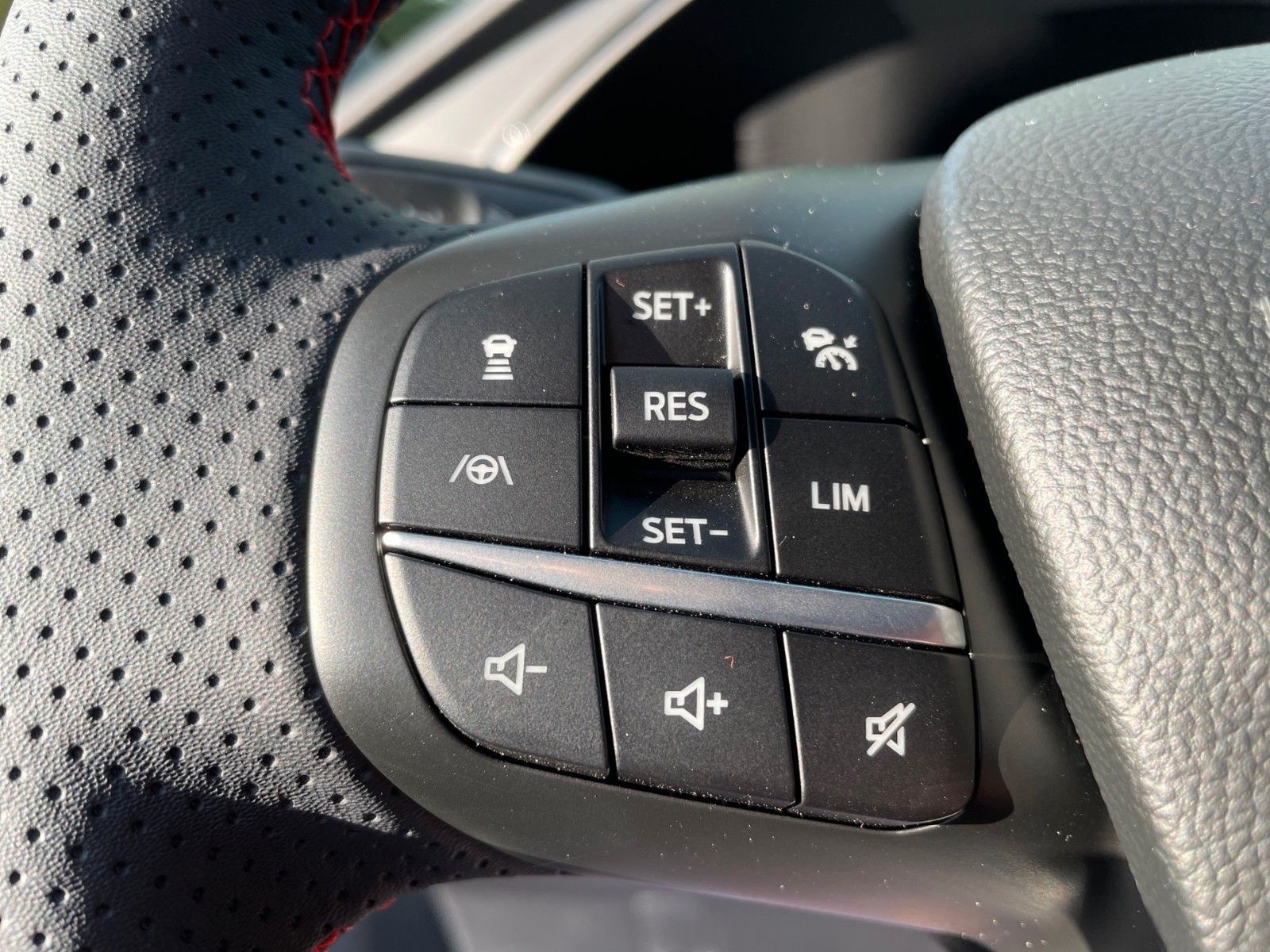 Fahrzeugabbildung Ford Kuga PHEV ST-Line+LED+Head-Up+Kamera+...