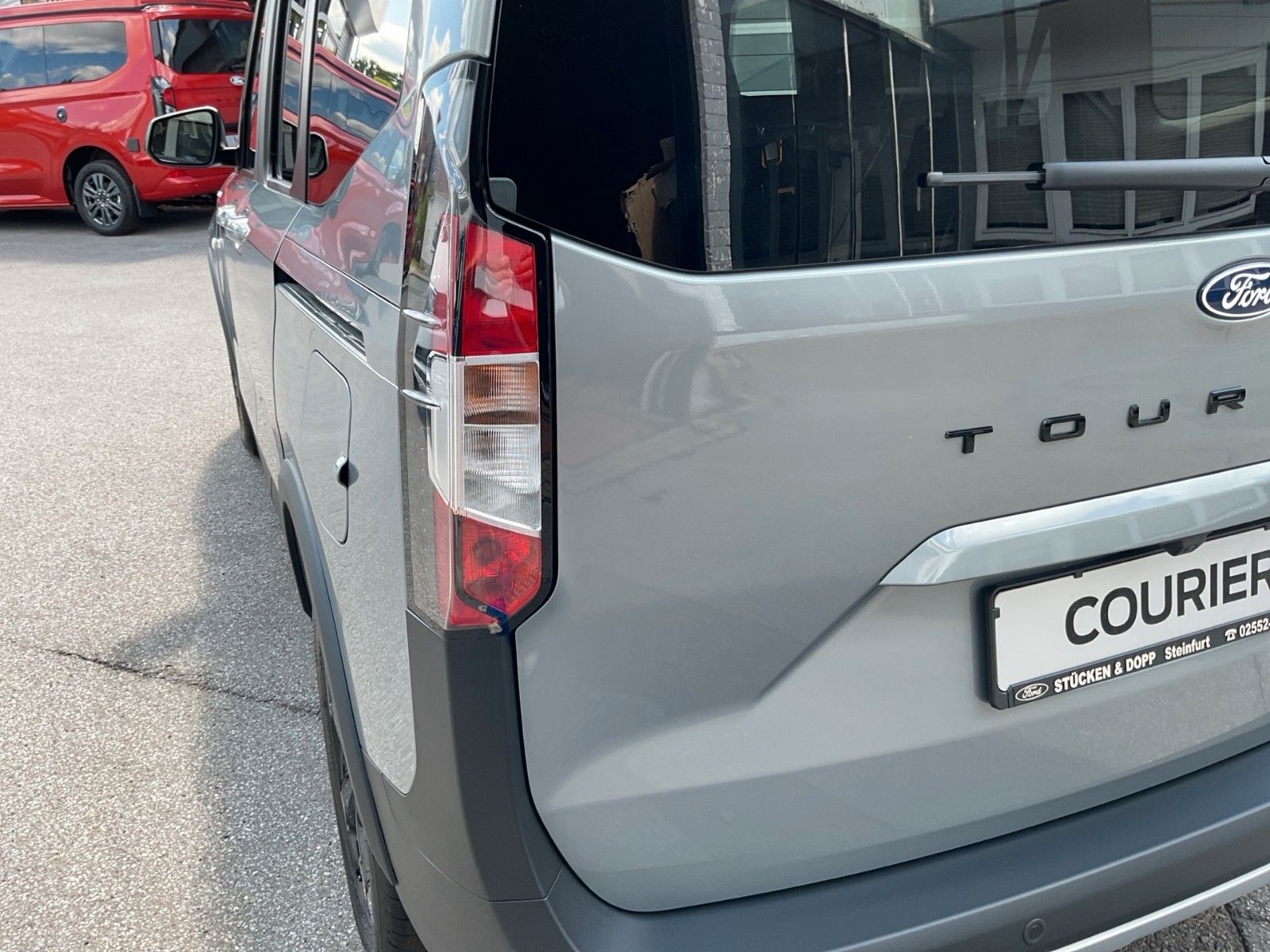 Fahrzeugabbildung Ford Tourneo Courier Active Aut. *0%-Finanzierung*+..