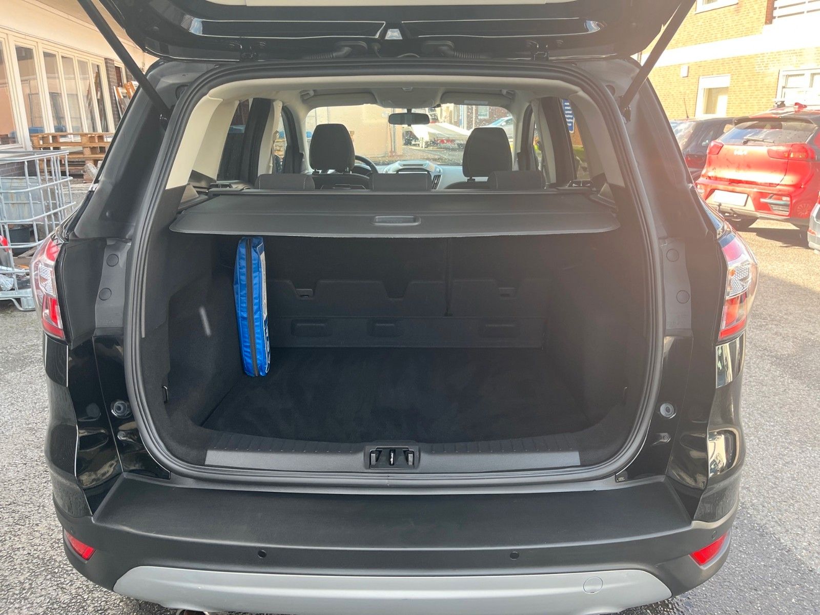 Fahrzeugabbildung Ford Kuga 1.5 EcoBoost Cool&Connect+Navi+Park-Assist.