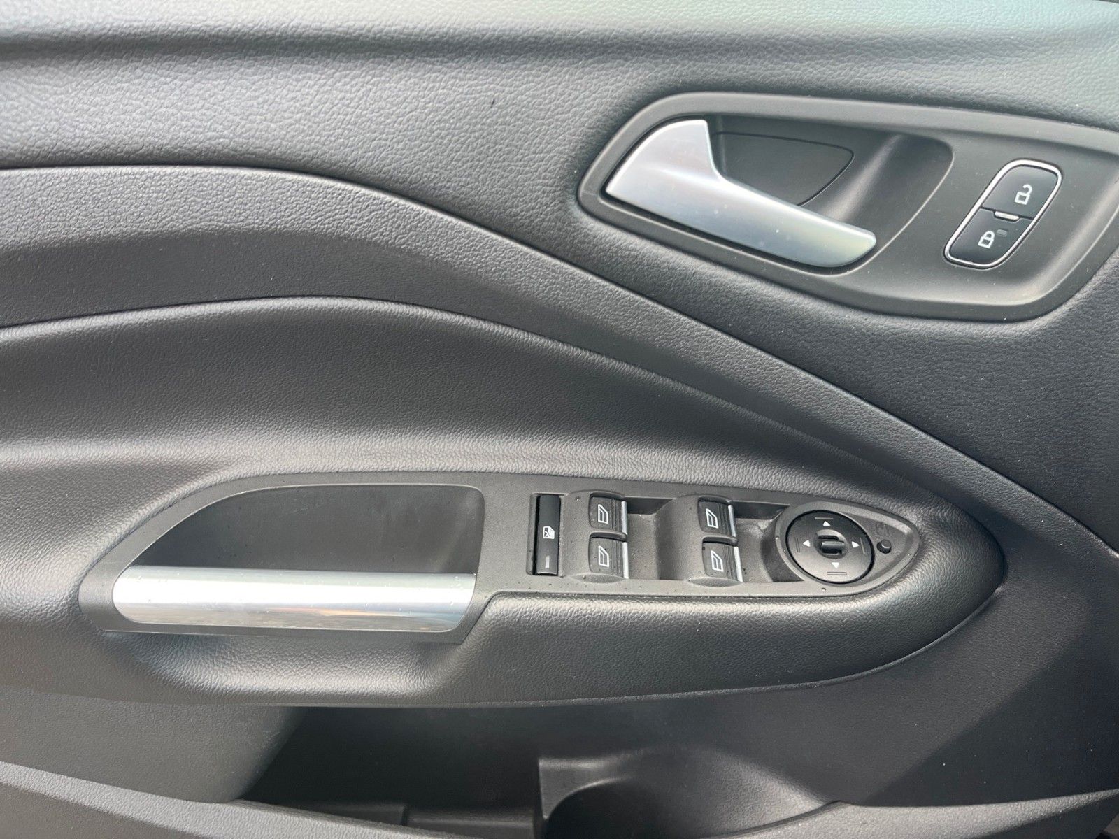Fahrzeugabbildung Ford Kuga 1.5 EcoBoost Cool&Connect+Navi+Park-Assist.