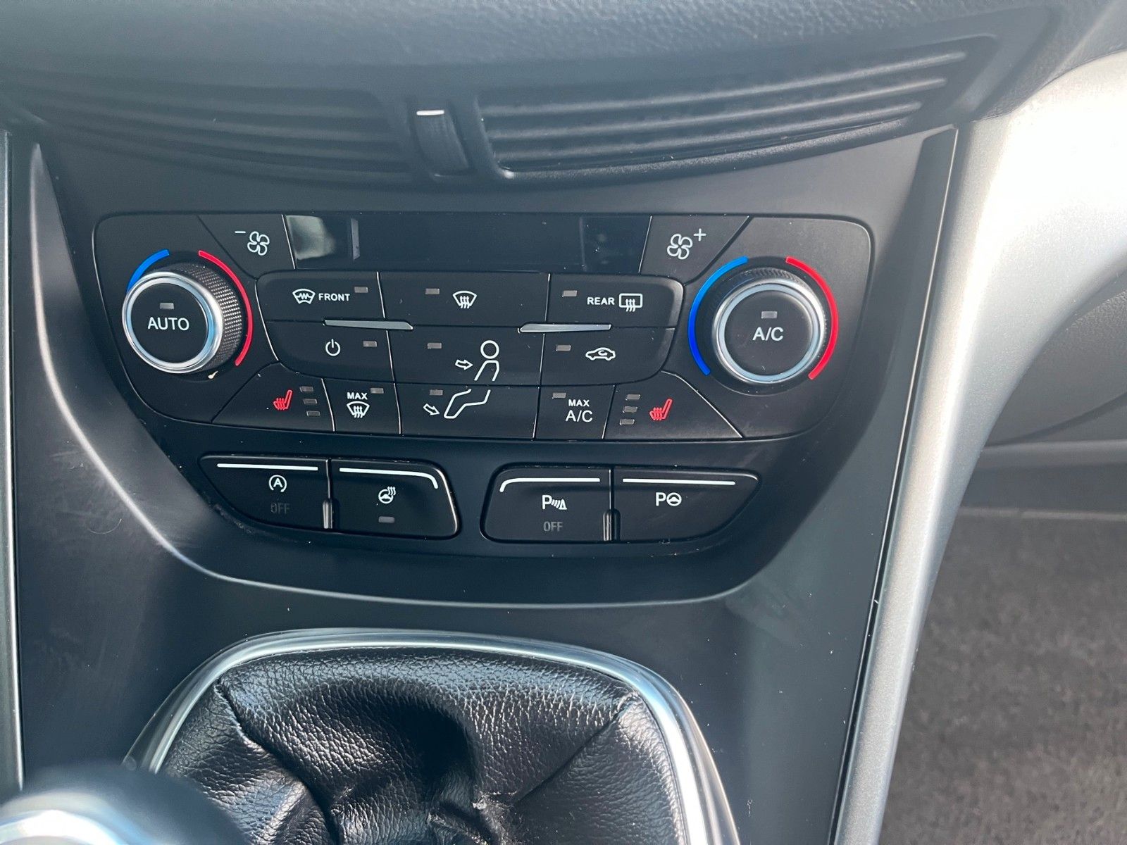 Fahrzeugabbildung Ford Kuga 1.5 EcoBoost Cool&Connect+Navi+Park-Assist.